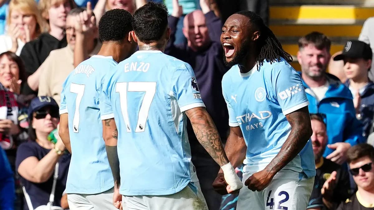 Manchester City forward Antoine Semenyo shouts in celebration with teammates wearing sky blue, including Enzo Fernandez, against Sunderland